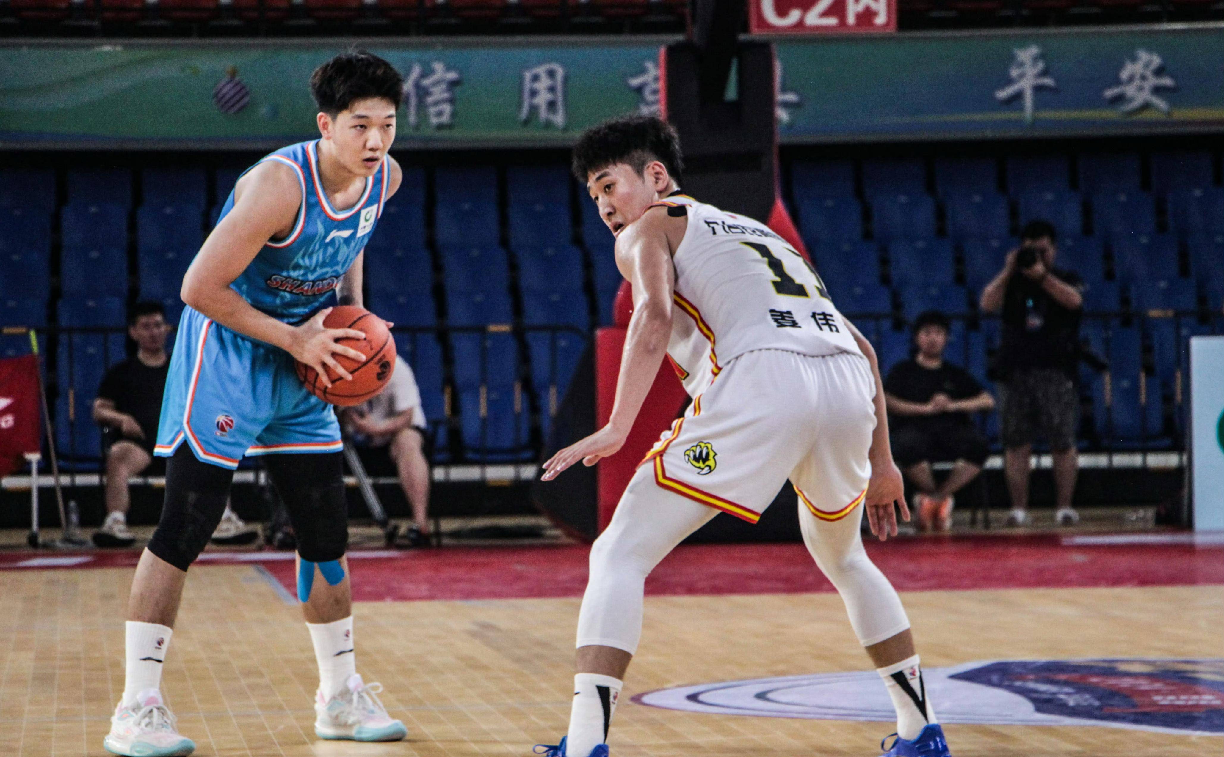 南宫28山东男篮发布备战花絮，集结日临场应变，法国杯任务艰巨，资深球员宣示担当的简单介绍